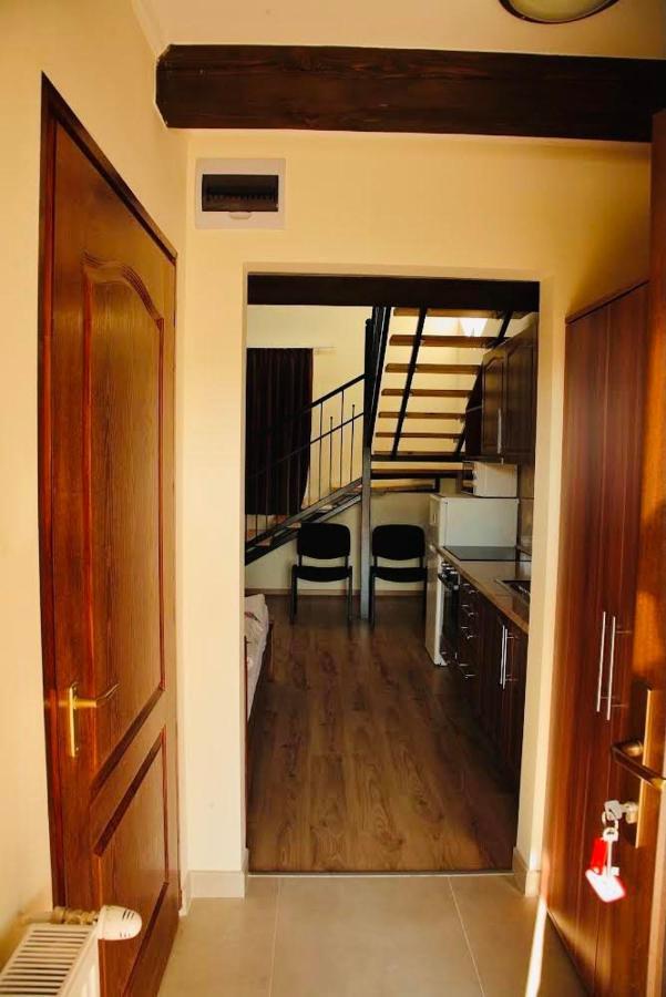 Viktor Vendégház és Apartmanház Baktaloranthaza Exterior foto