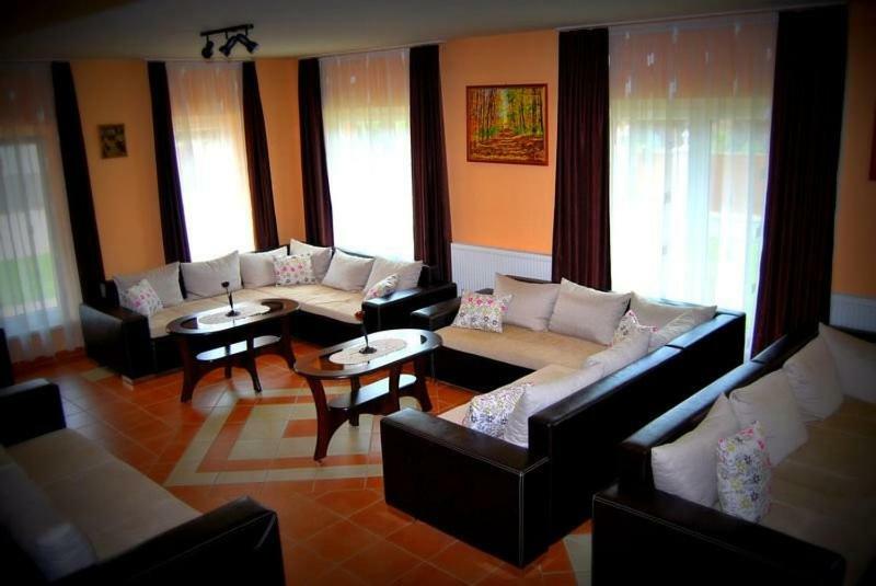 Viktor Vendégház és Apartmanház Baktaloranthaza Exterior foto